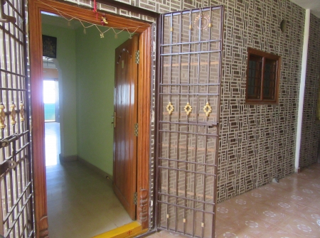 0) Li id 285 - Flat Entrance.JPG